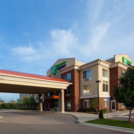 Holiday Inn Express & Suites Detroit - Farmington Hills By Ihg Northville Екстериор снимка