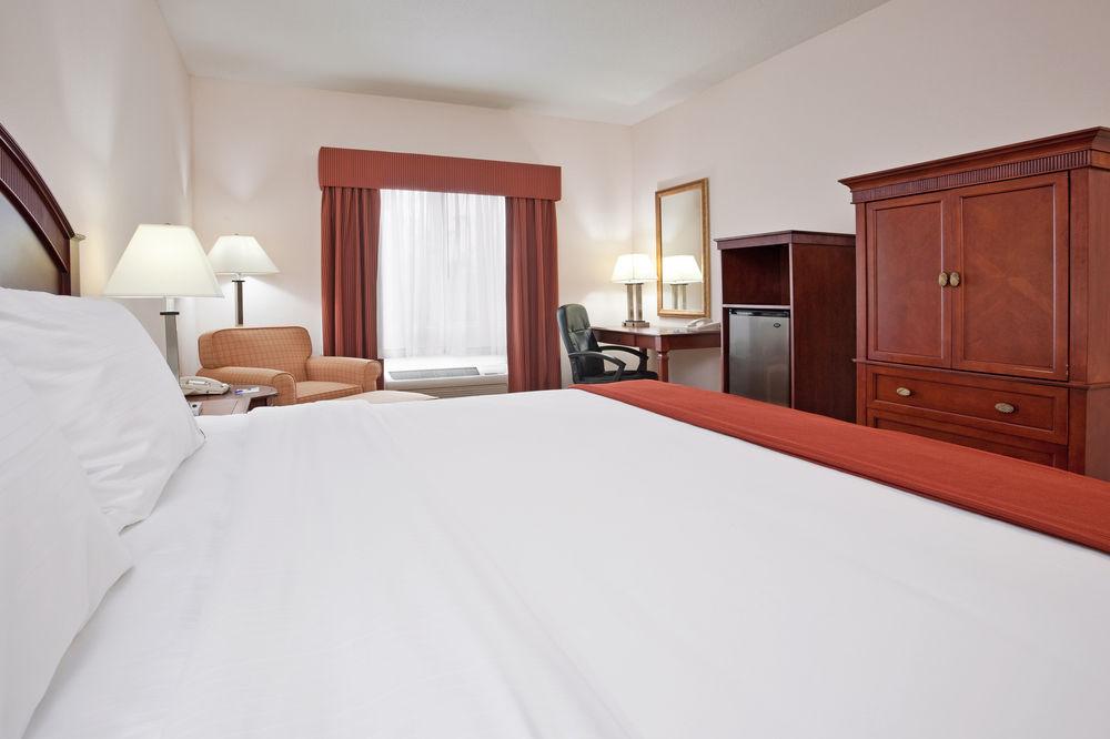 Holiday Inn Express & Suites Detroit - Farmington Hills By Ihg Northville Екстериор снимка