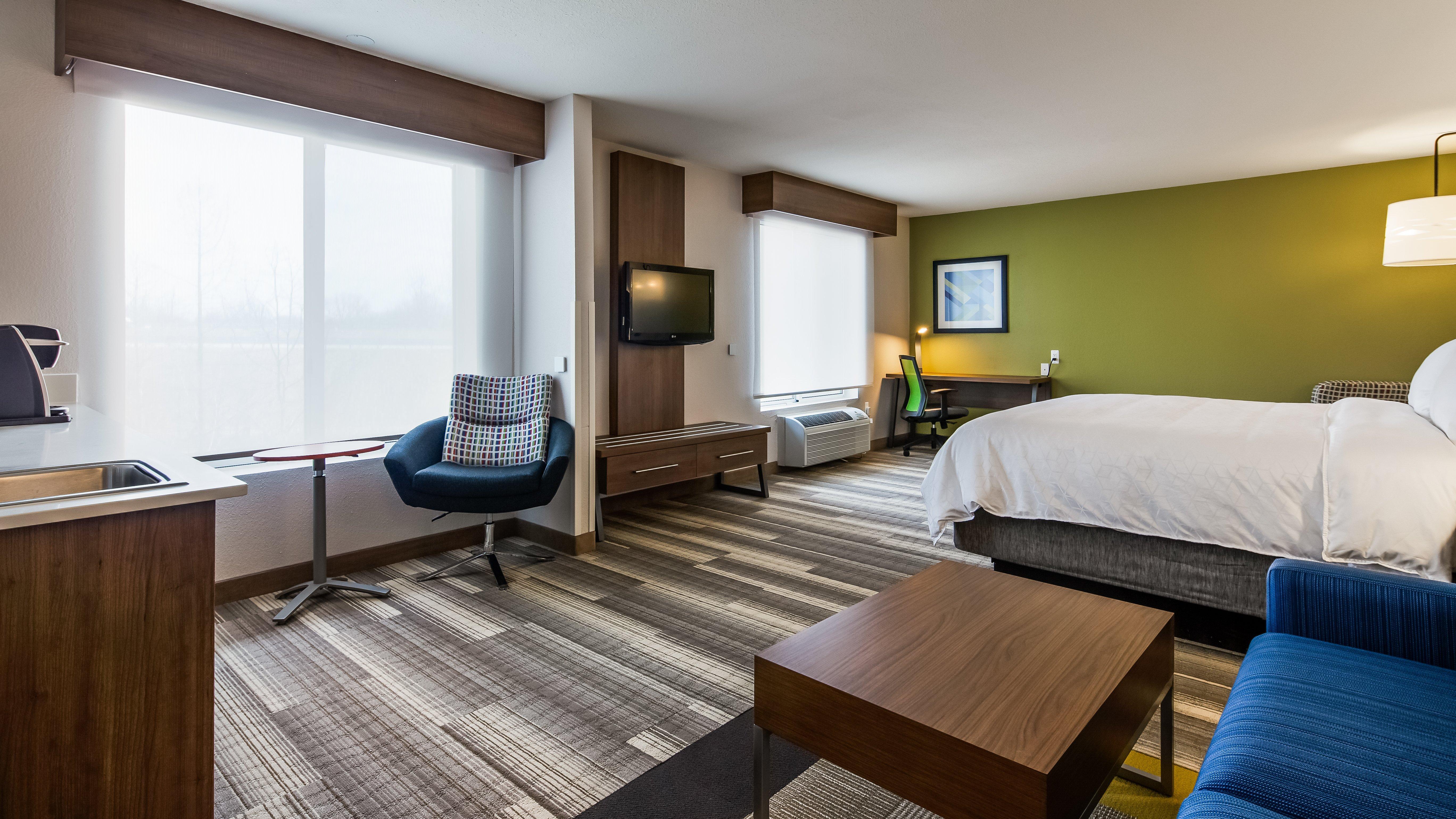 Holiday Inn Express & Suites Detroit - Farmington Hills By Ihg Northville Екстериор снимка