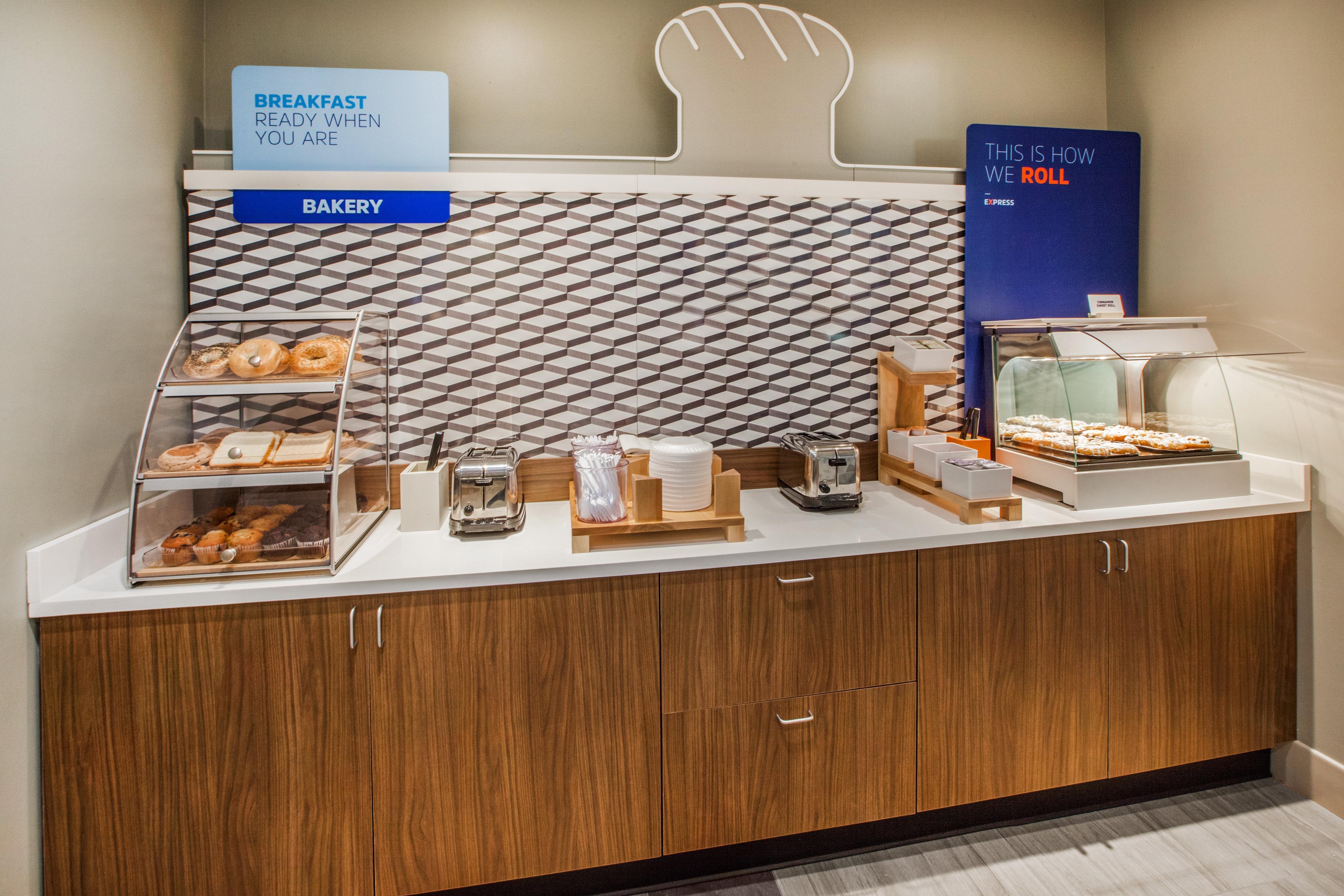 Holiday Inn Express & Suites Detroit - Farmington Hills By Ihg Northville Екстериор снимка