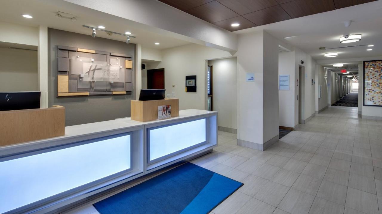 Holiday Inn Express & Suites Detroit - Farmington Hills By Ihg Northville Екстериор снимка