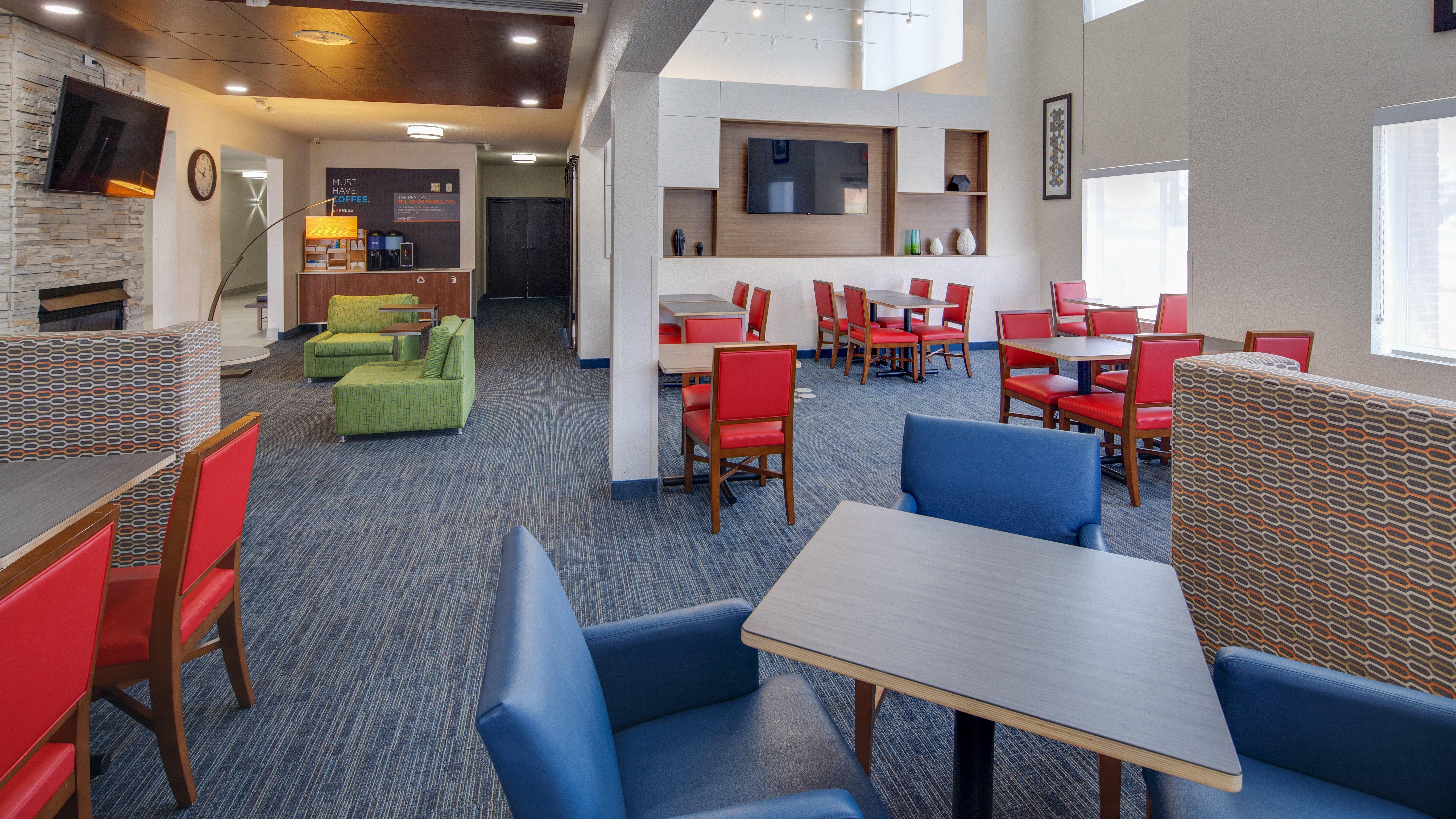 Holiday Inn Express & Suites Detroit - Farmington Hills By Ihg Northville Екстериор снимка