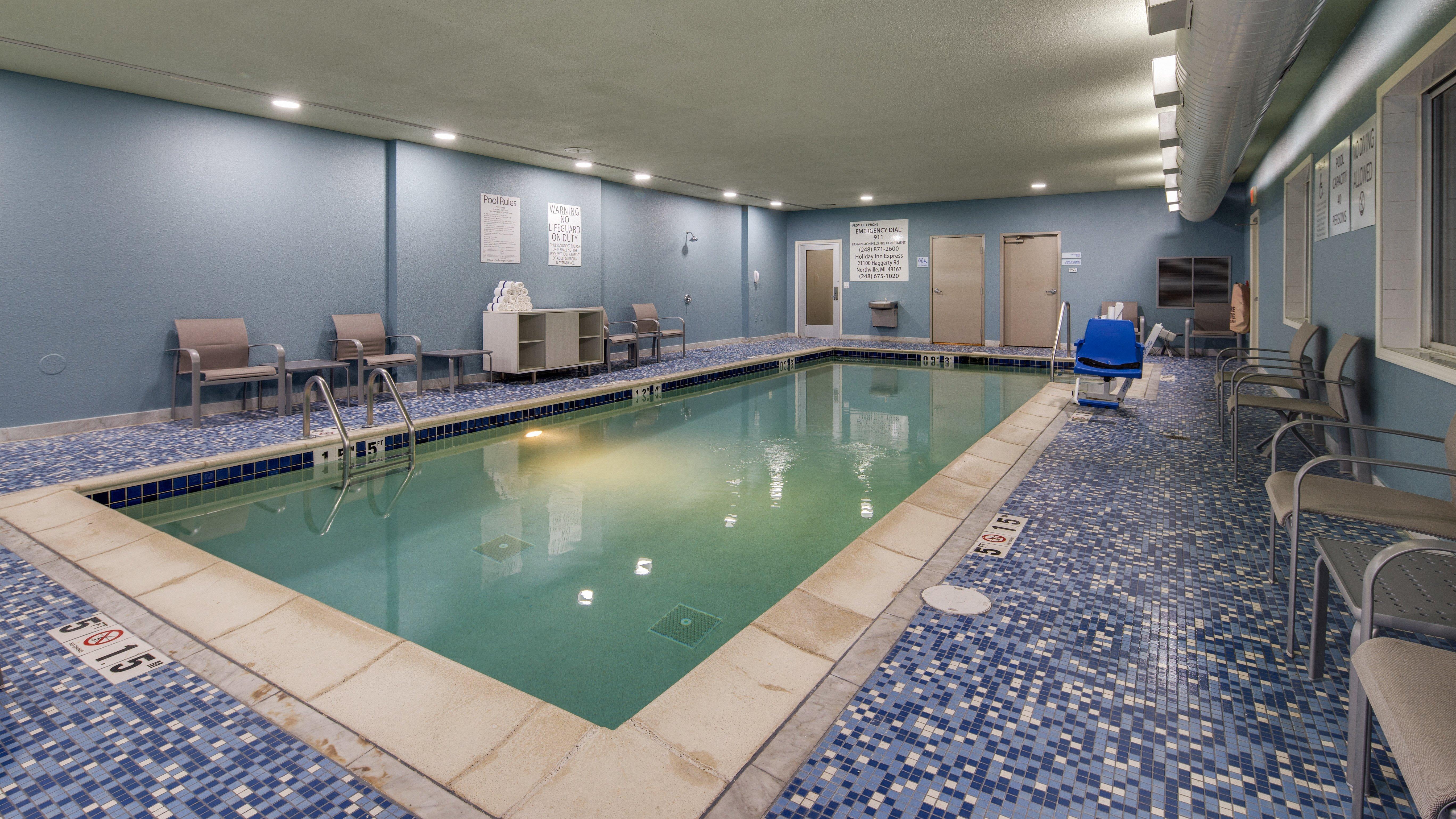 Holiday Inn Express & Suites Detroit - Farmington Hills By Ihg Northville Екстериор снимка