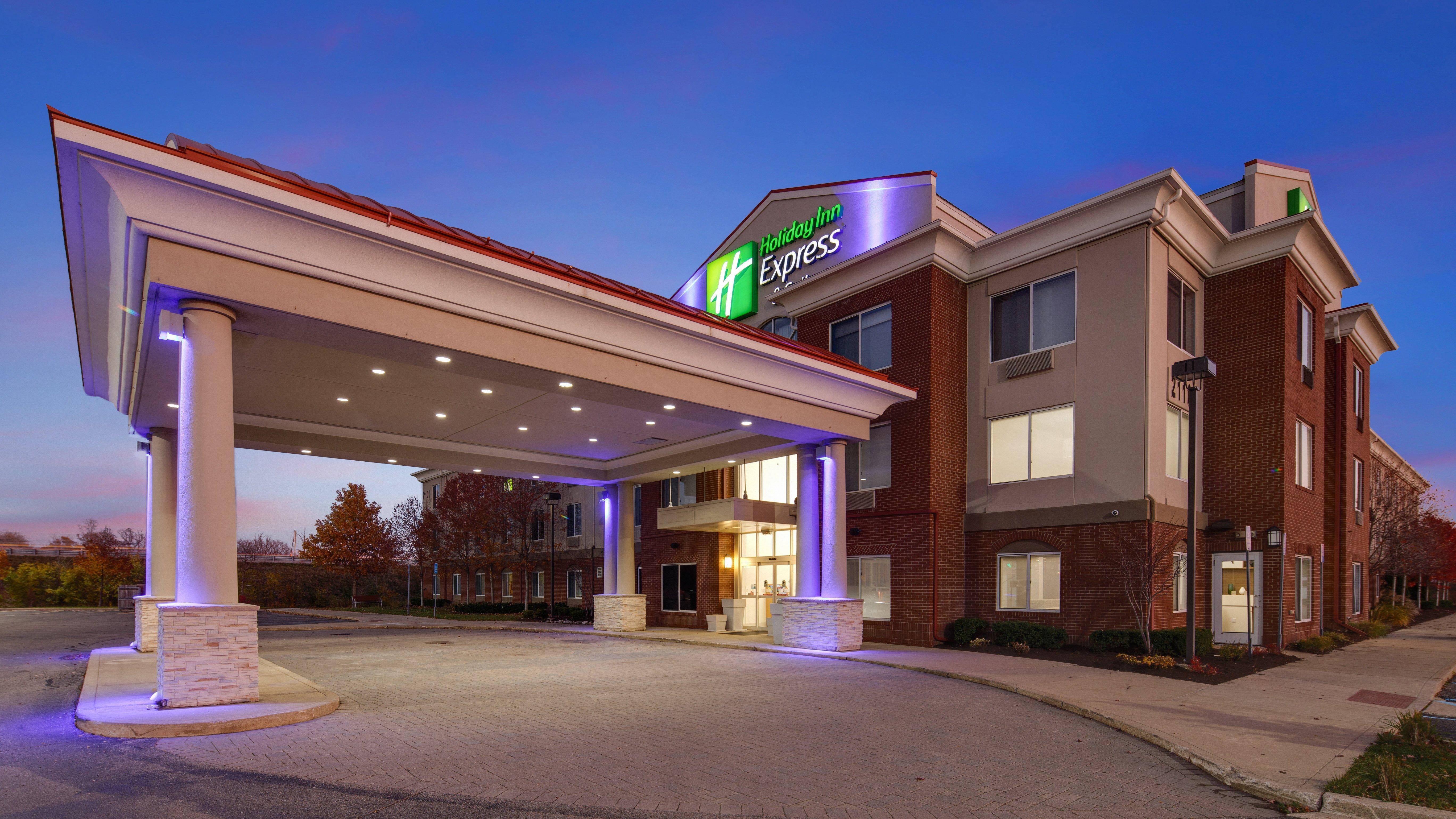 Holiday Inn Express & Suites Detroit - Farmington Hills By Ihg Northville Екстериор снимка
