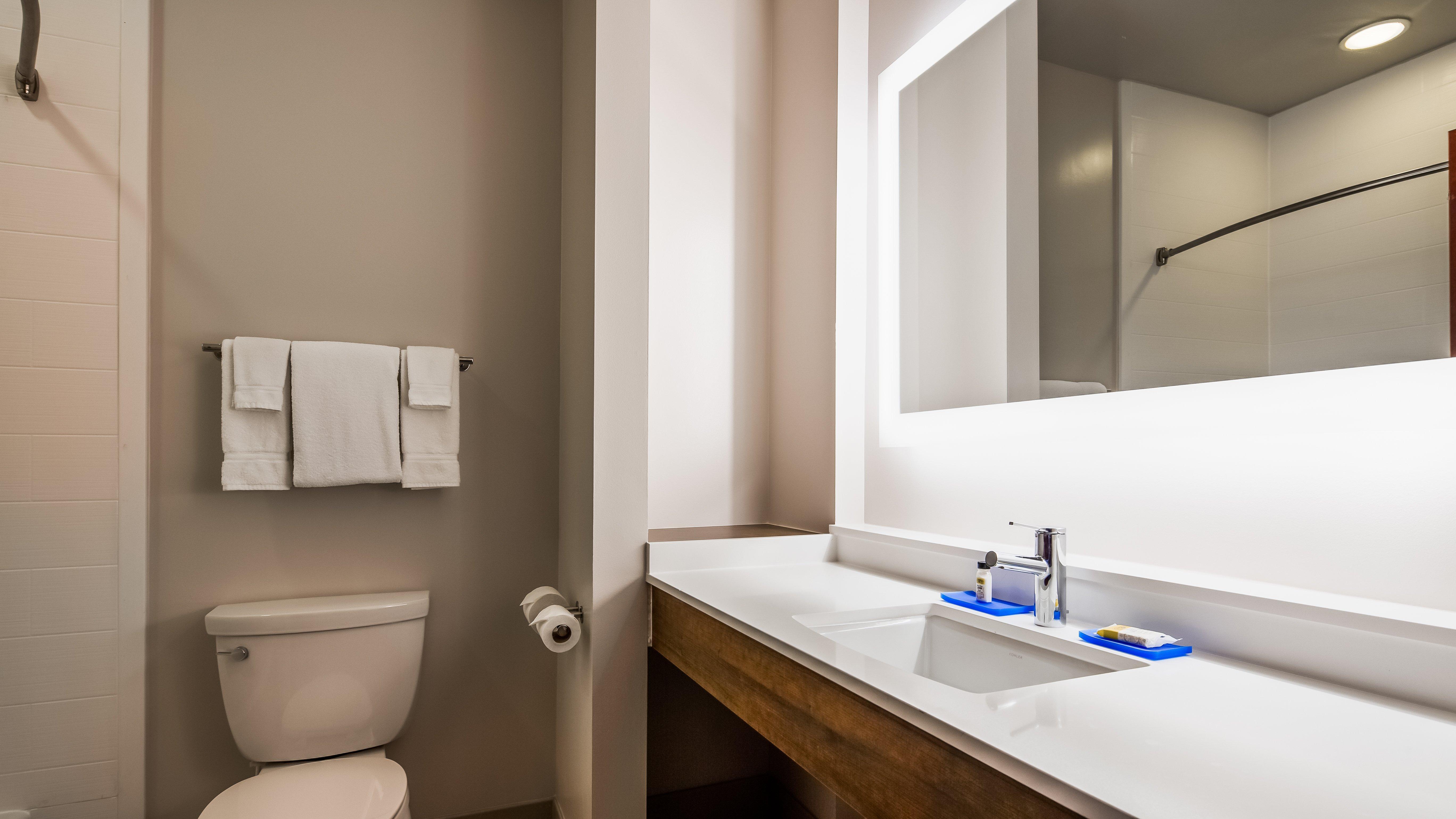 Holiday Inn Express & Suites Detroit - Farmington Hills By Ihg Northville Екстериор снимка