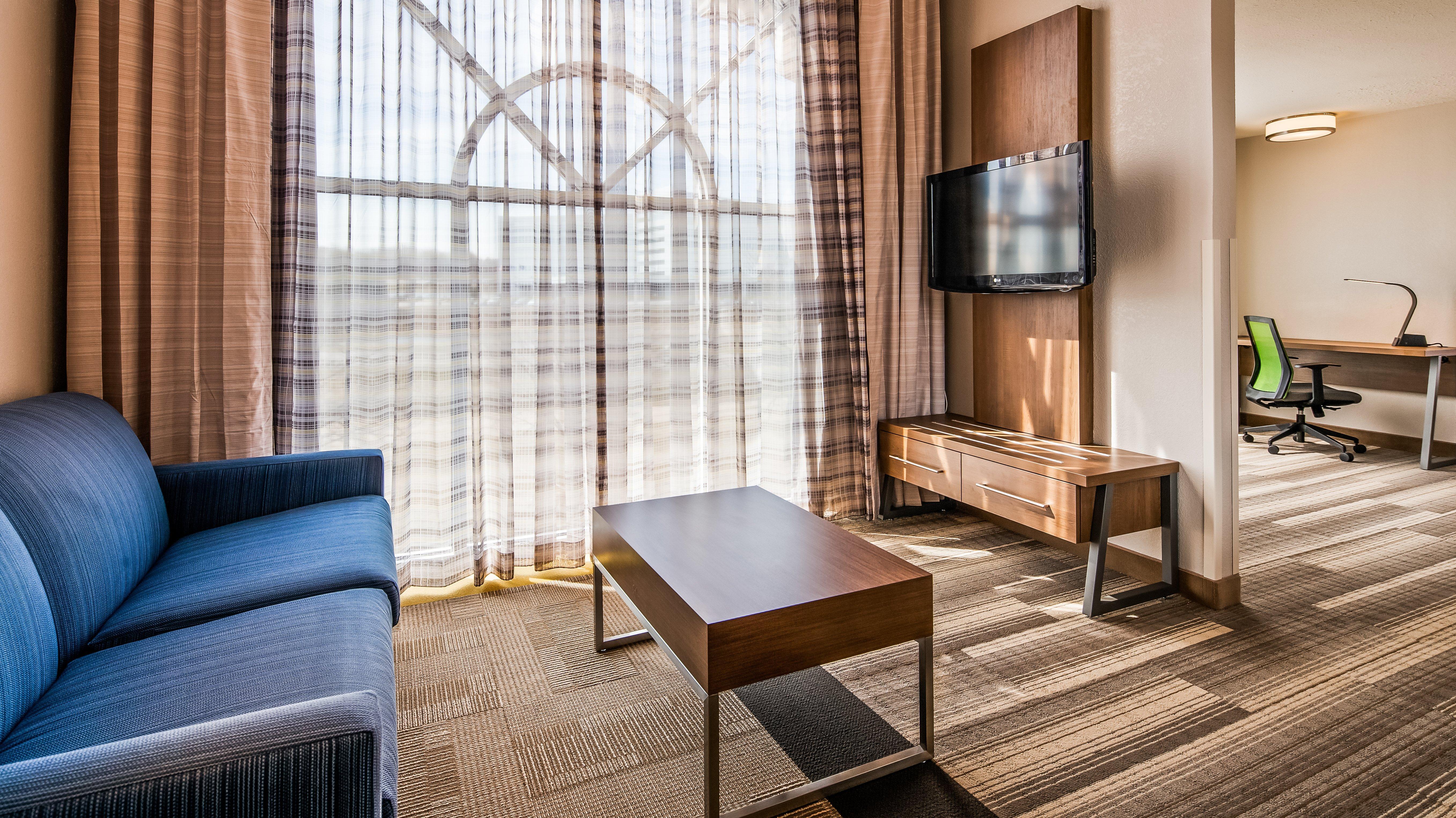 Holiday Inn Express & Suites Detroit - Farmington Hills By Ihg Northville Екстериор снимка