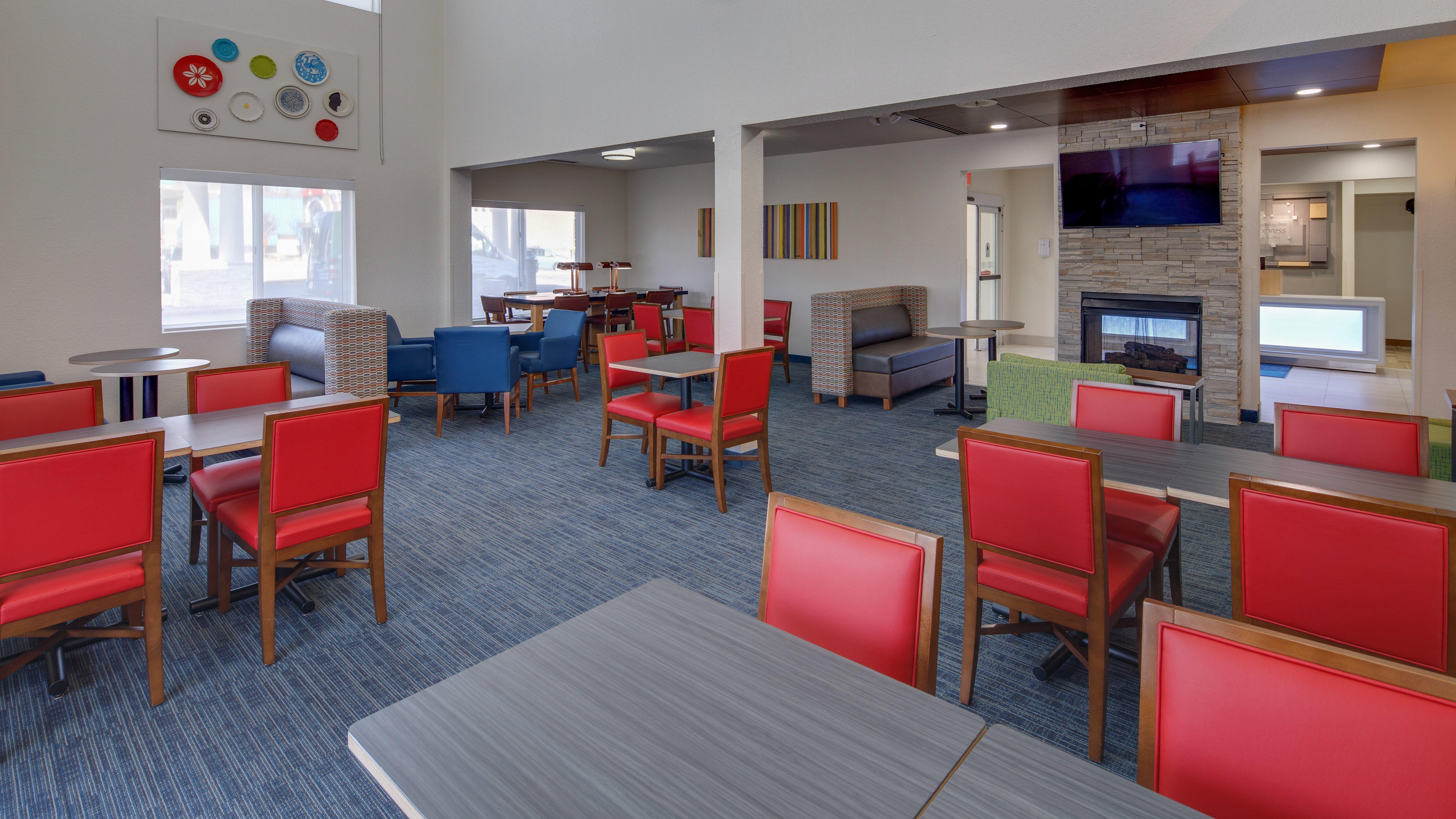 Holiday Inn Express & Suites Detroit - Farmington Hills By Ihg Northville Екстериор снимка