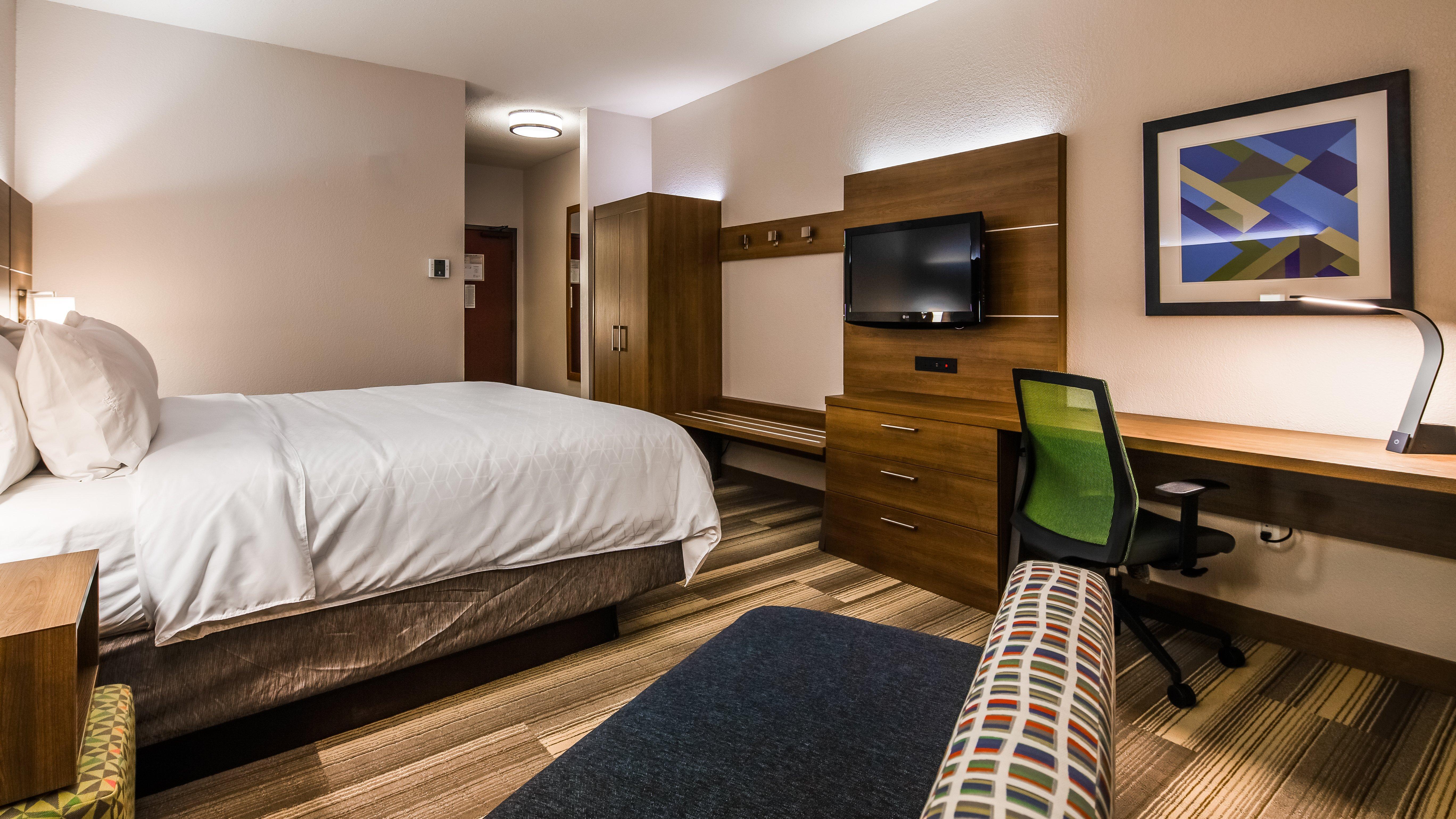 Holiday Inn Express & Suites Detroit - Farmington Hills By Ihg Northville Екстериор снимка