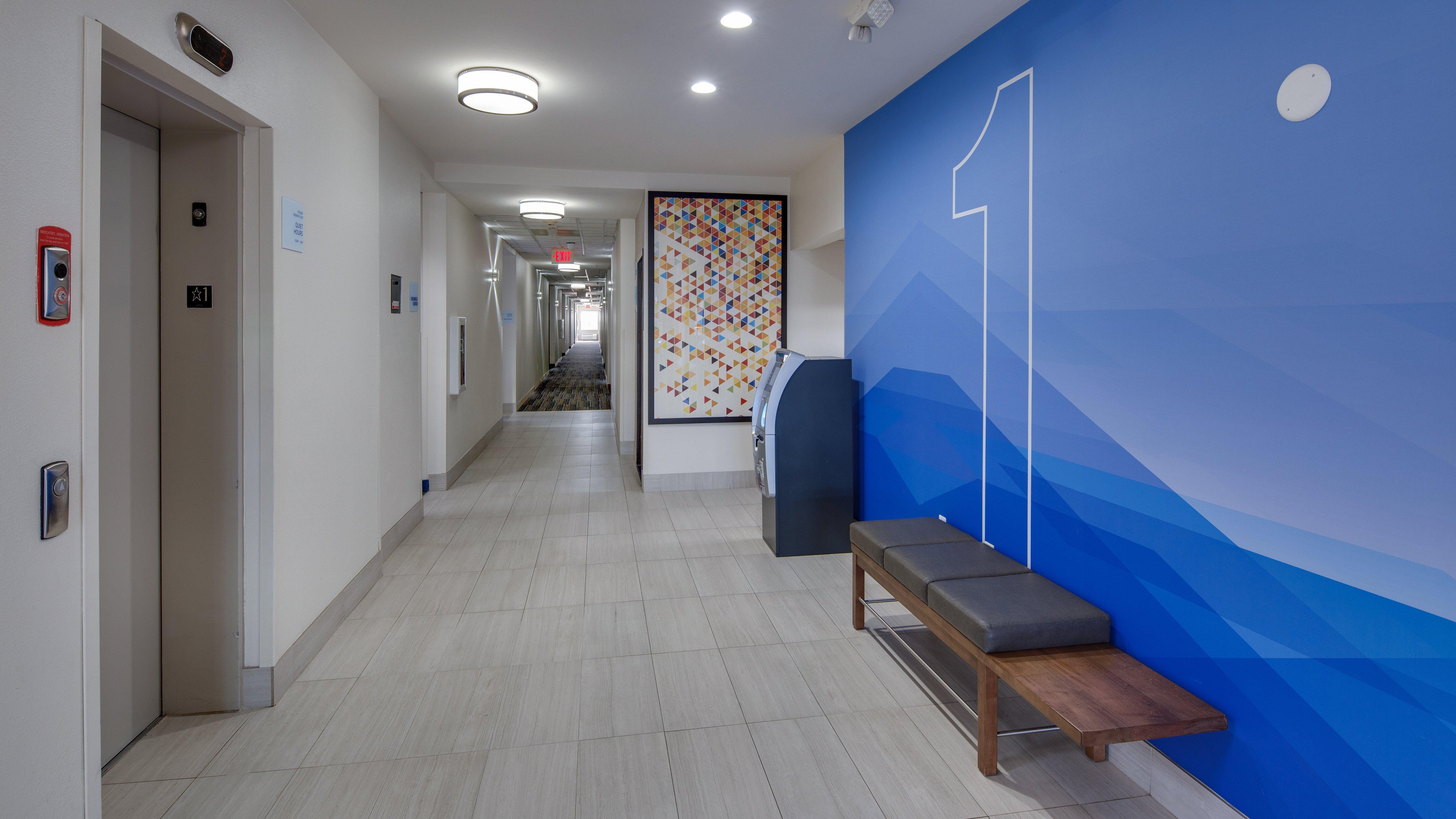 Holiday Inn Express & Suites Detroit - Farmington Hills By Ihg Northville Екстериор снимка
