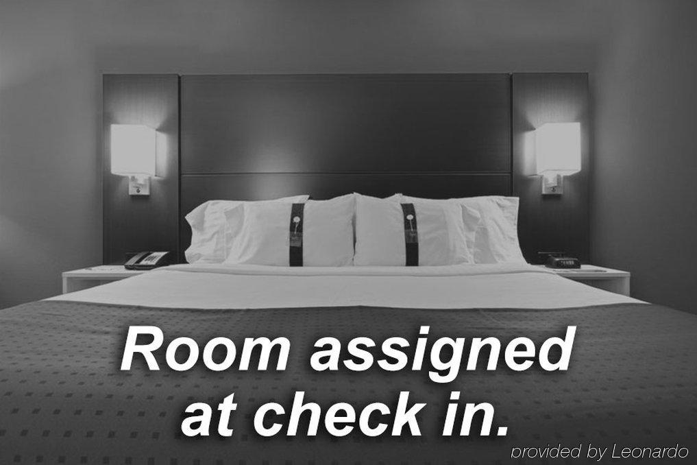 Holiday Inn Express & Suites Detroit - Farmington Hills By Ihg Northville Екстериор снимка