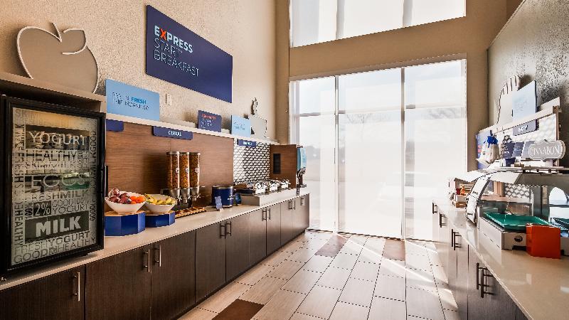 Holiday Inn Express & Suites Detroit - Farmington Hills By Ihg Northville Екстериор снимка